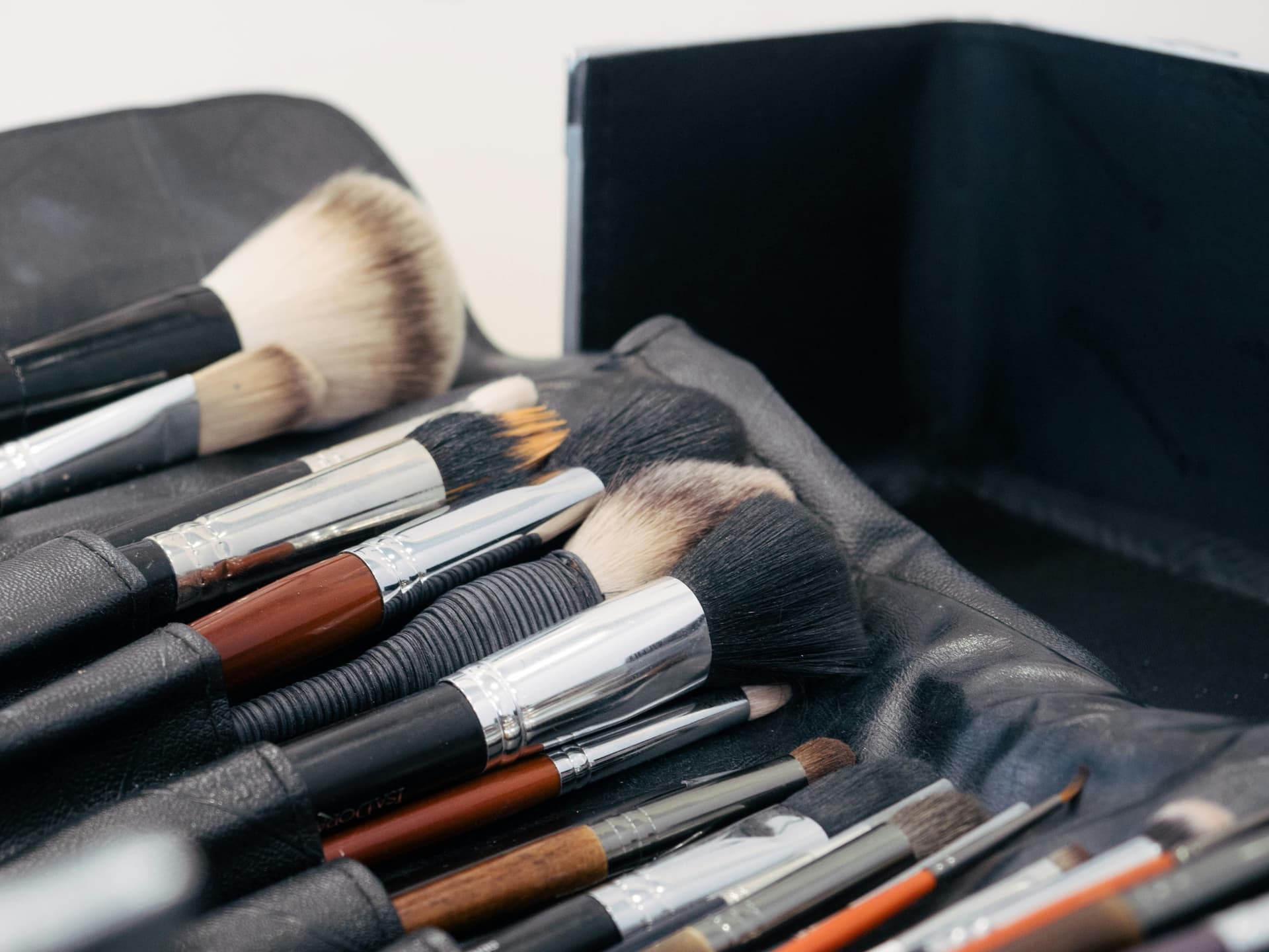 How Hourglass Cosmetics Transform Your Everyday Look
