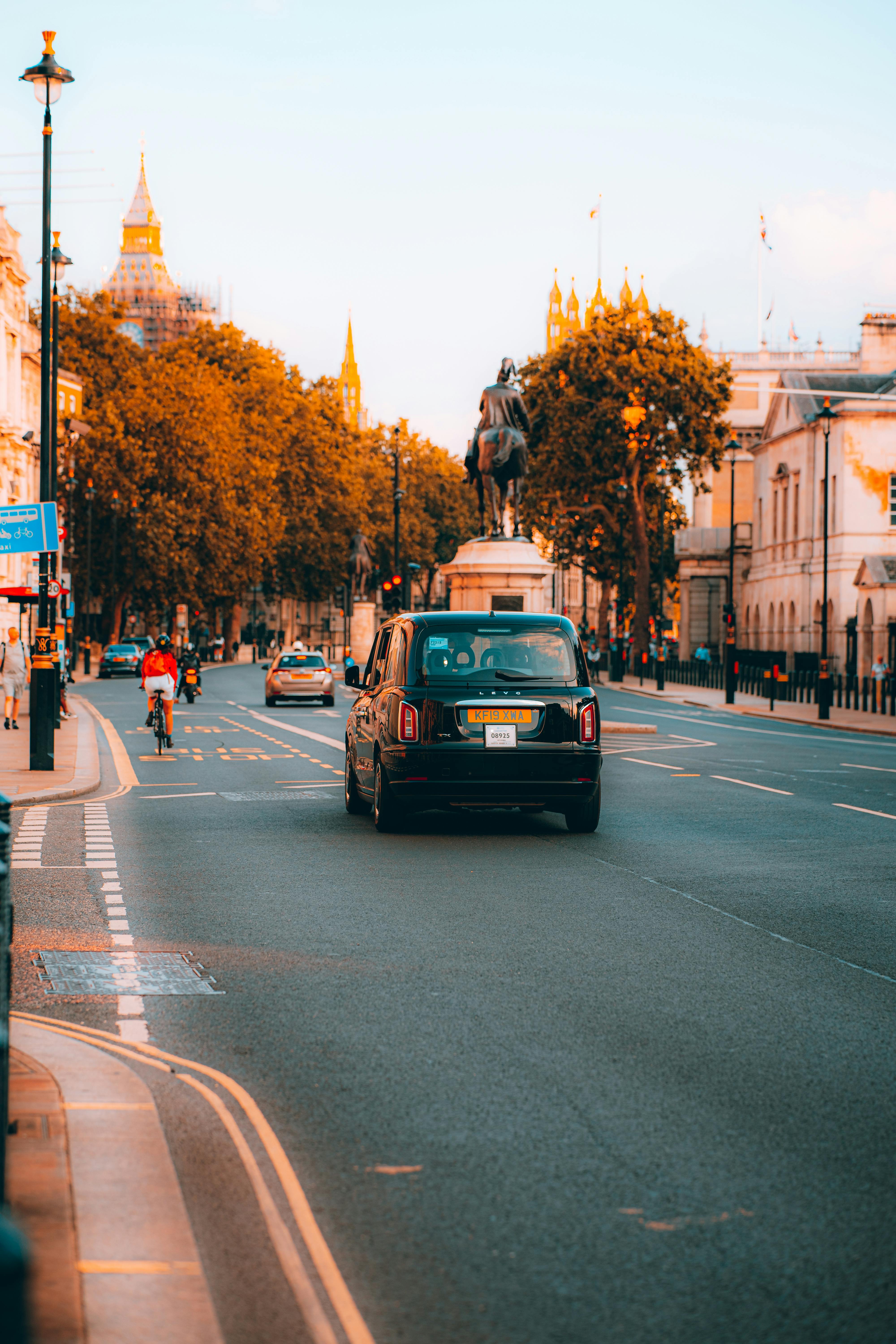 Thames Ditton Minicabs – Fast and Comfortable Rides