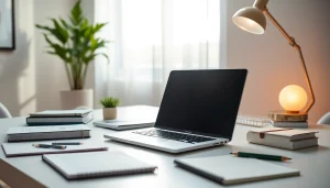 Utilizando MacBook Pro 14 pulgadas en un entorno de trabajo moderno y minimalista, con elementos de creatividad.